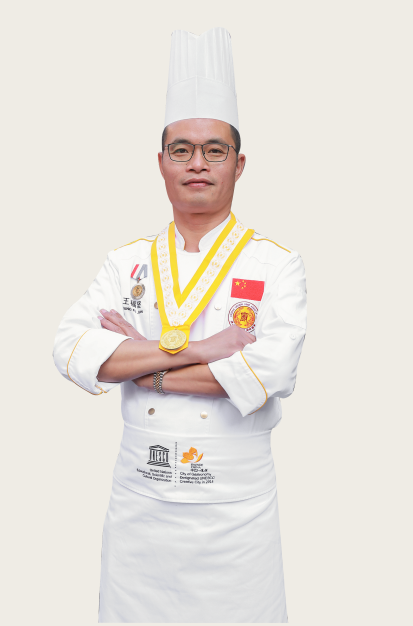 1756369566700401.png 王福坚厨师照.png